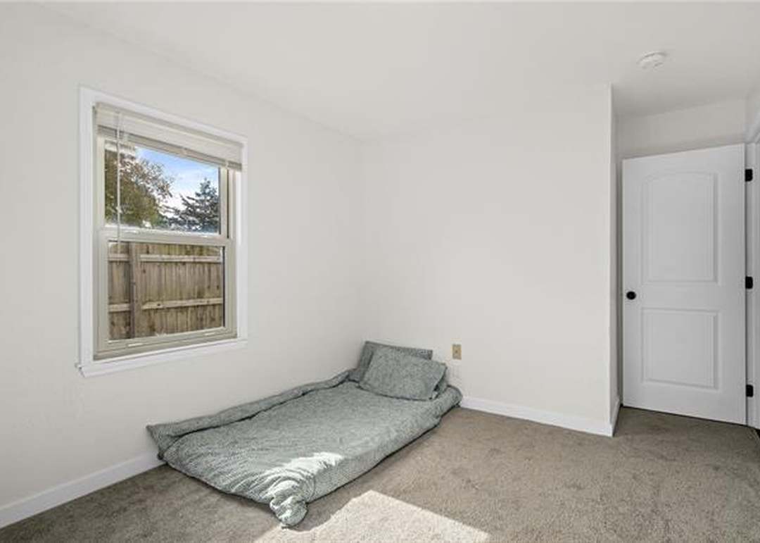106 N Pine Street — photo 32