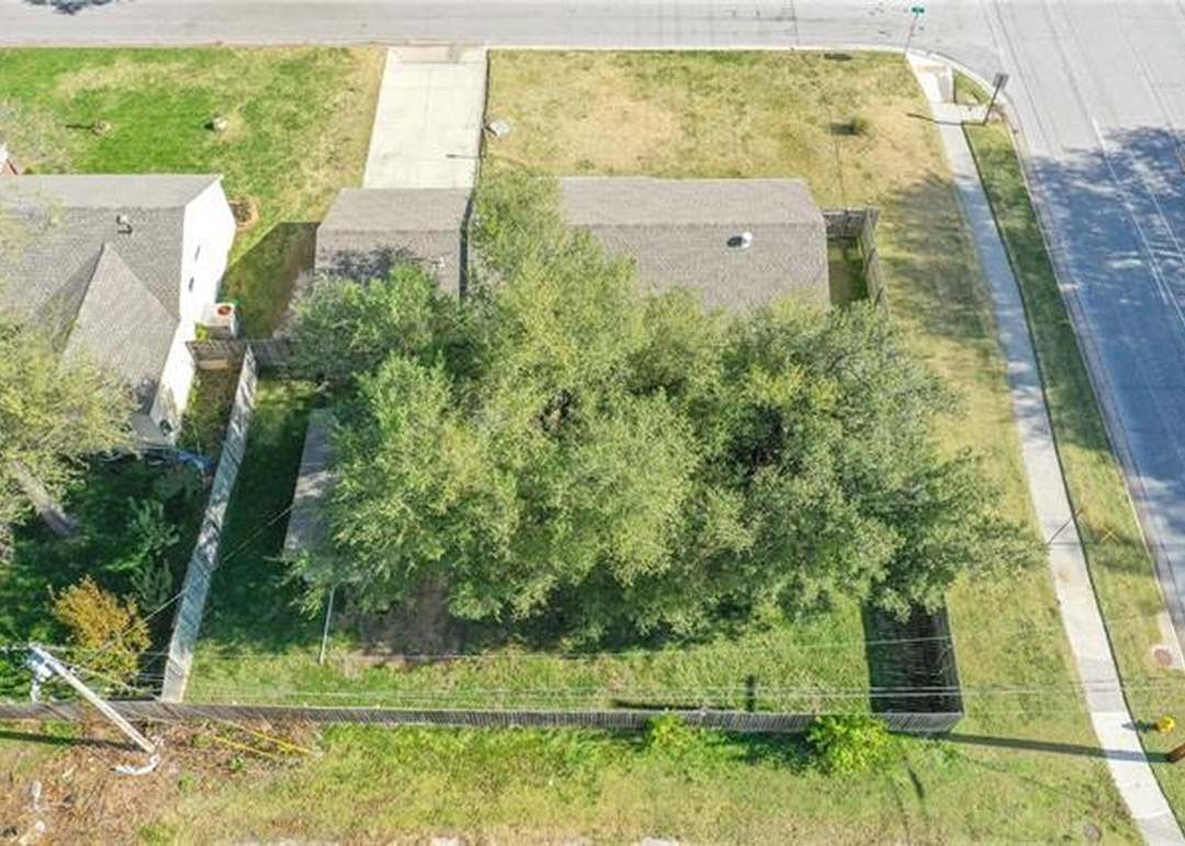 106 N Pine Street — photo 45
