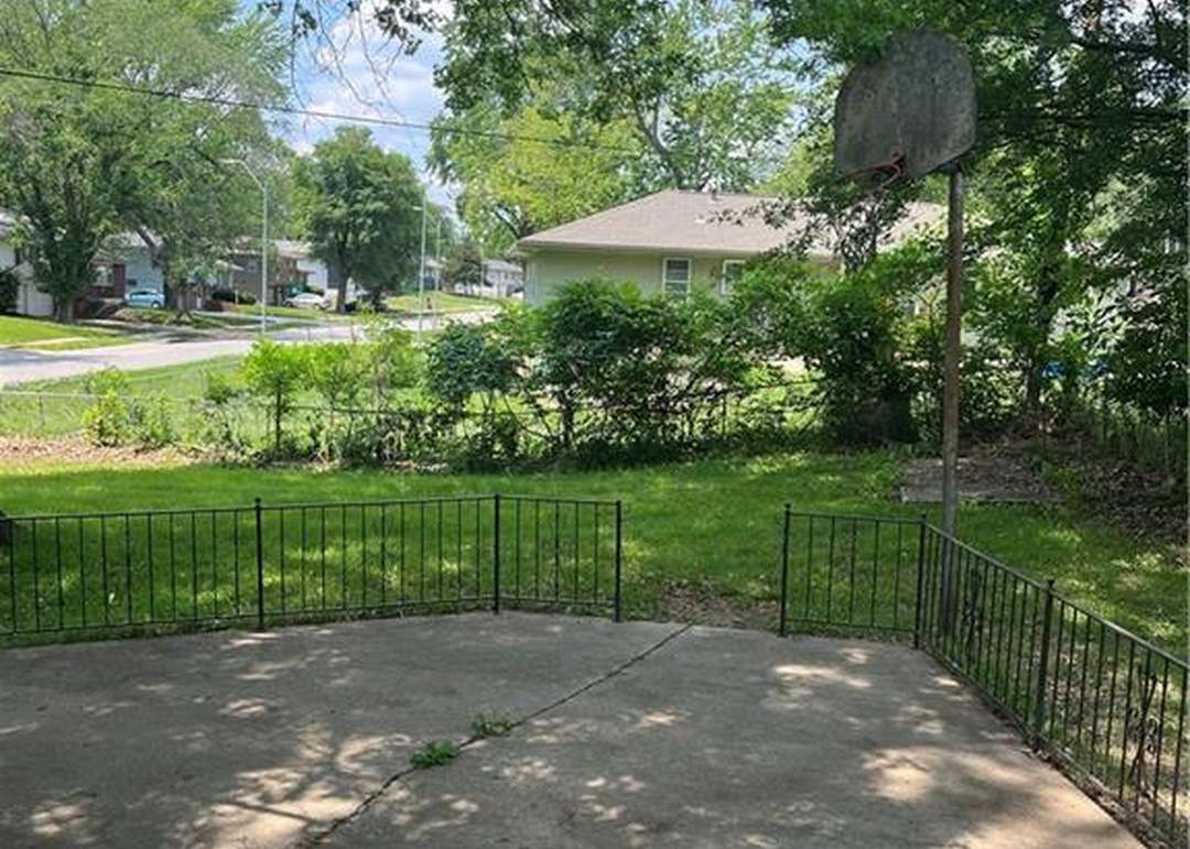 11910 Fremont Avenue — photo 13