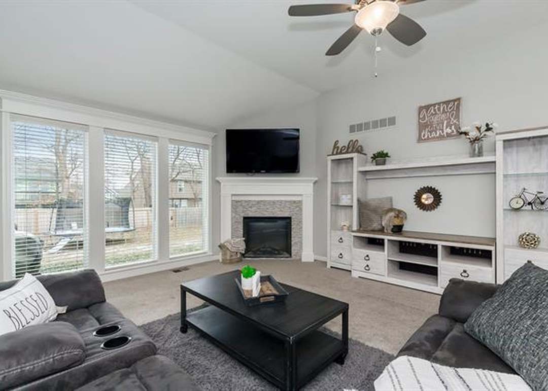 20376 W 220th Terrace — photo 6