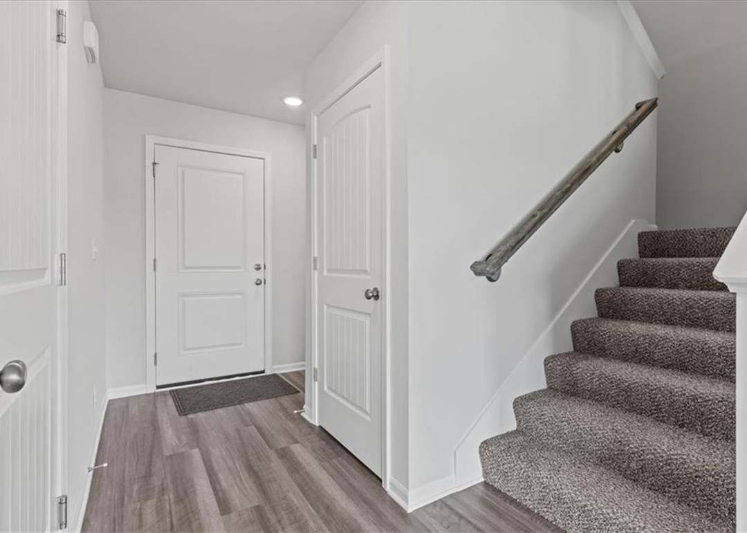827 Shane Court — photo 8