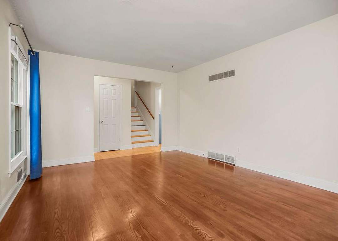 10513 Mersington Avenue — photo 9