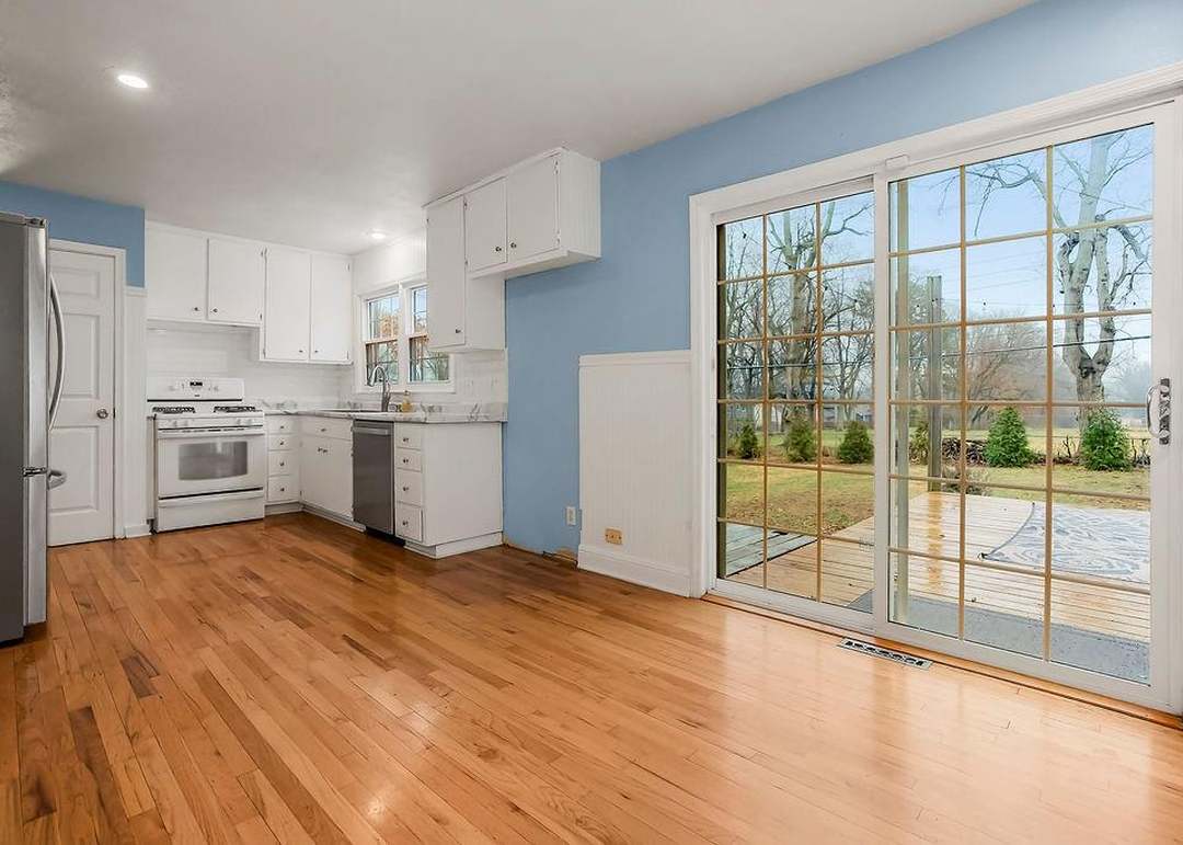 10513 Mersington Avenue — photo 11
