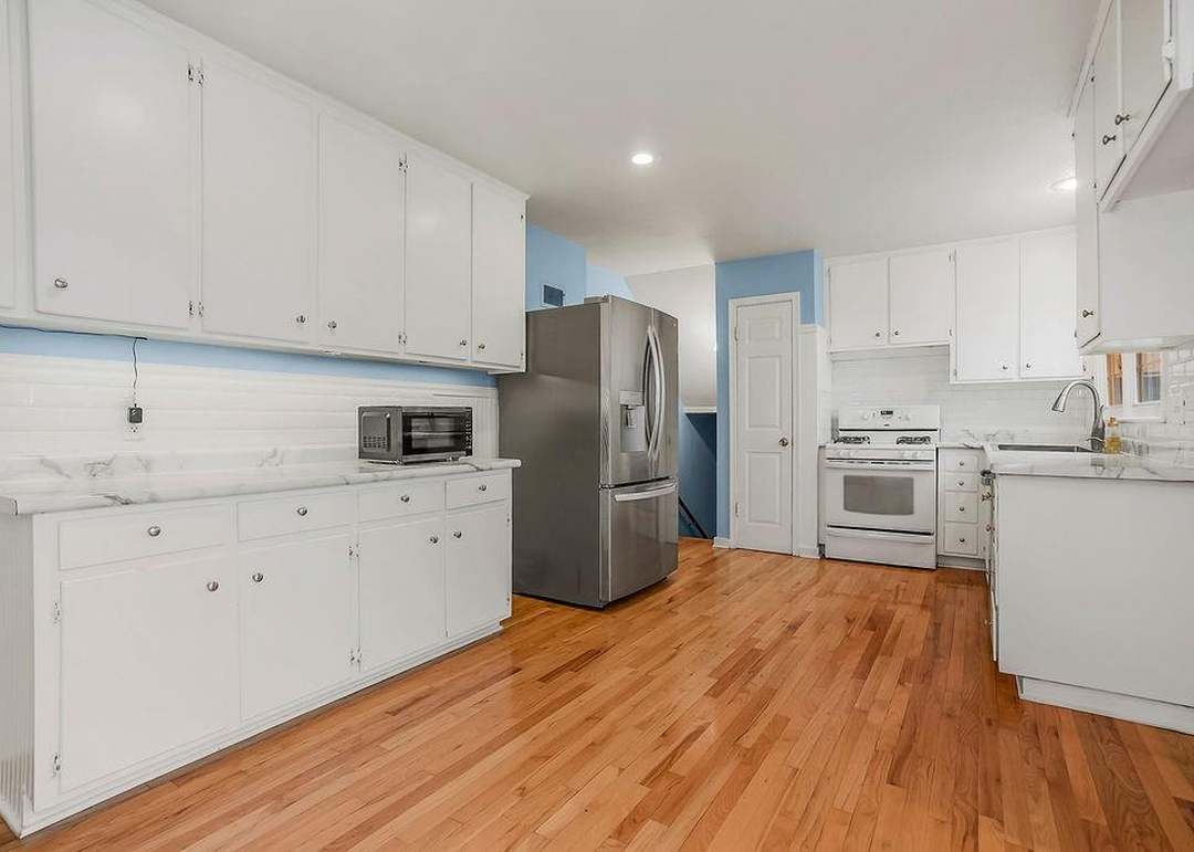 10513 Mersington Avenue — photo 12