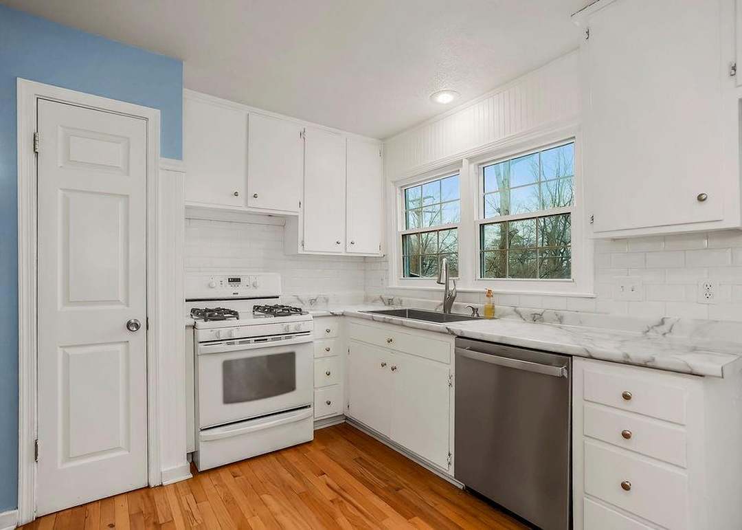 10513 Mersington Avenue — photo 13