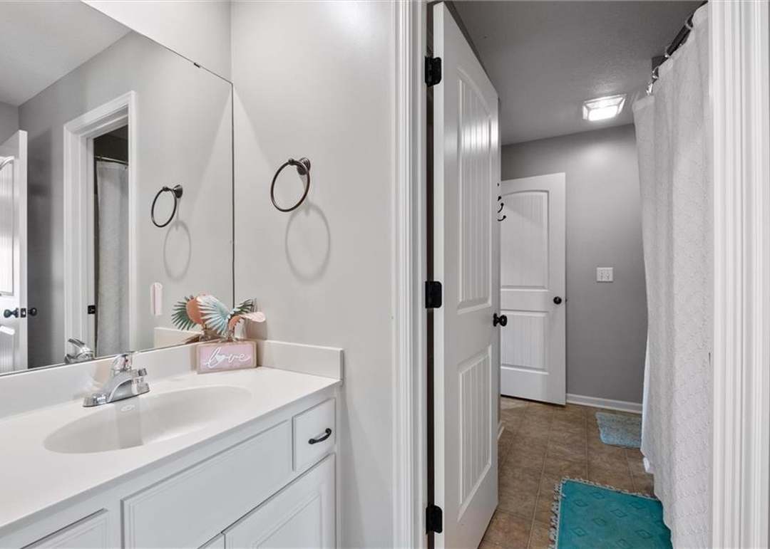 15908 Reeder Street — photo 32