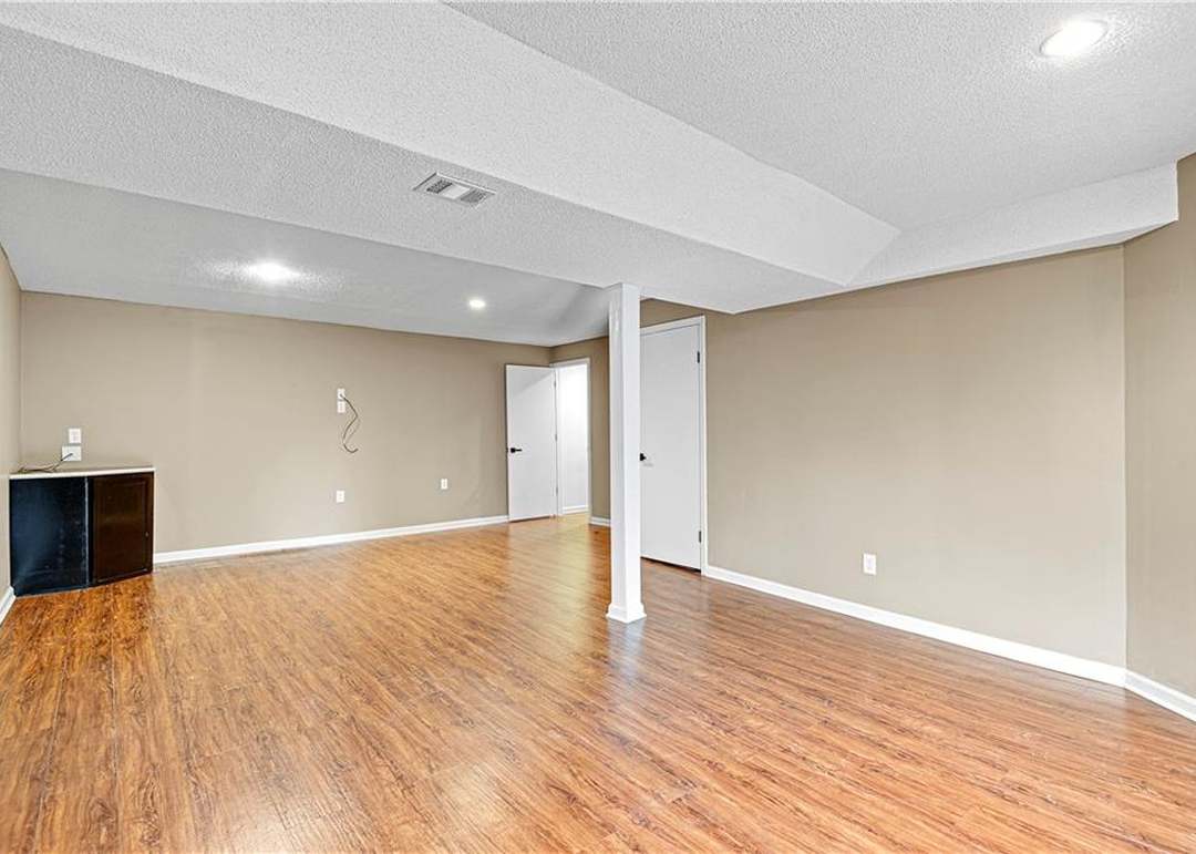 10747 Oakmont Street — photo 20
