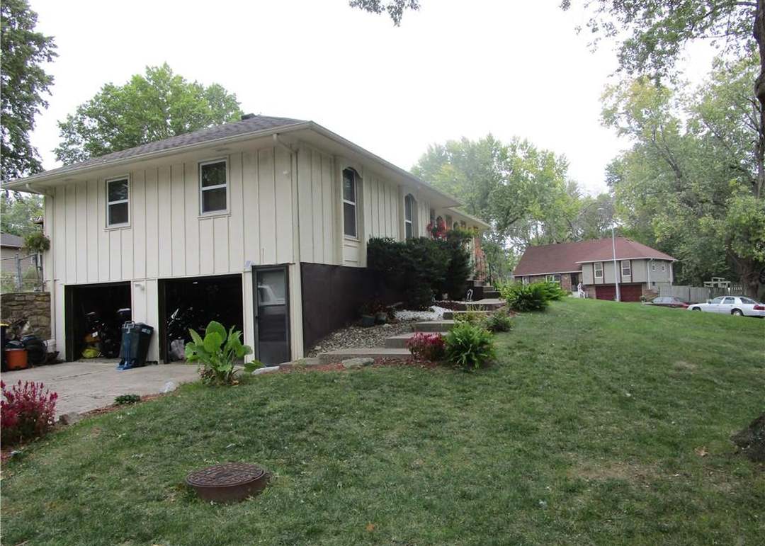 9028 Hunter Street — photo 8