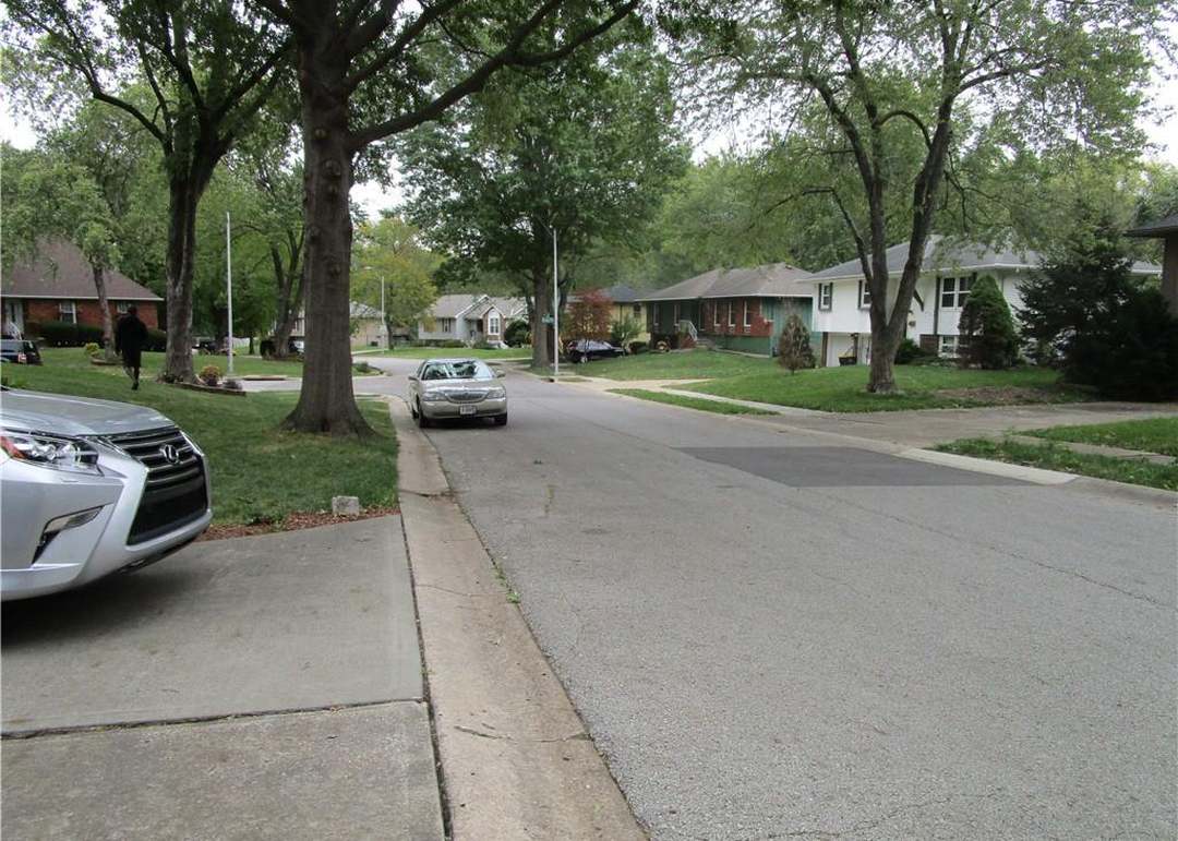 9028 Hunter Street — photo 13
