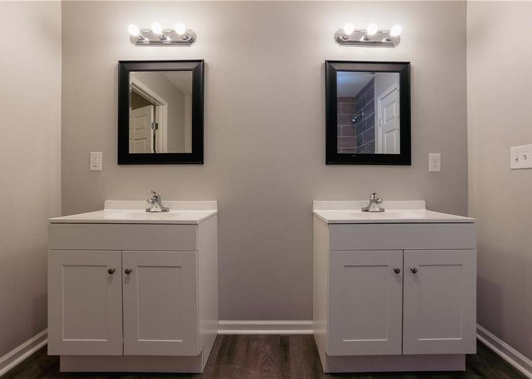 10717 E 46th Terrace — photo 3