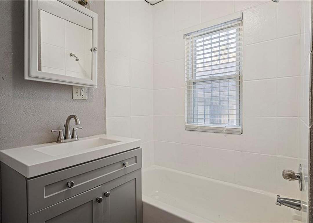 1403 Collins Street — photo 5