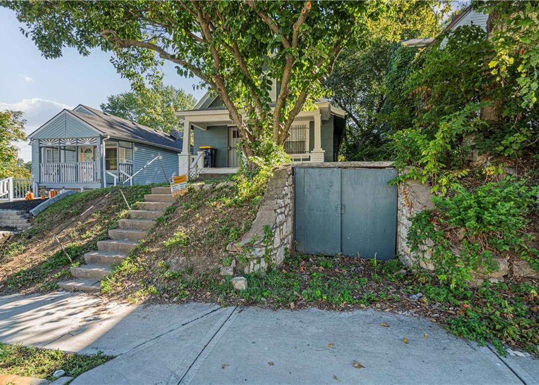 1403 Collins Street — photo 8