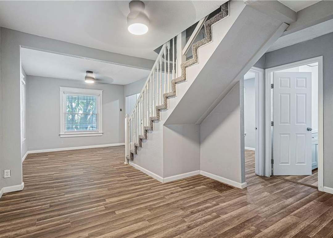 1403 Collins Street — photo 16