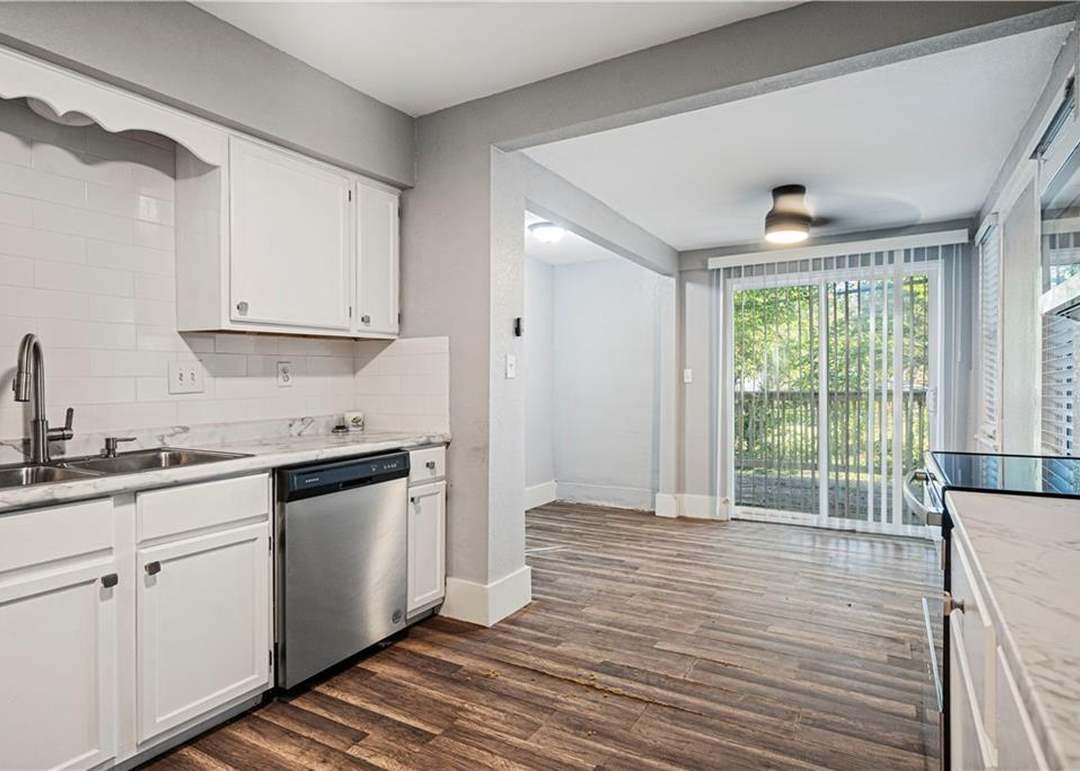 1403 Collins Street — photo 17