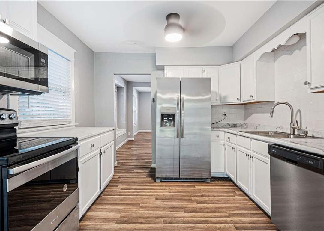 1403 Collins Street — photo 18