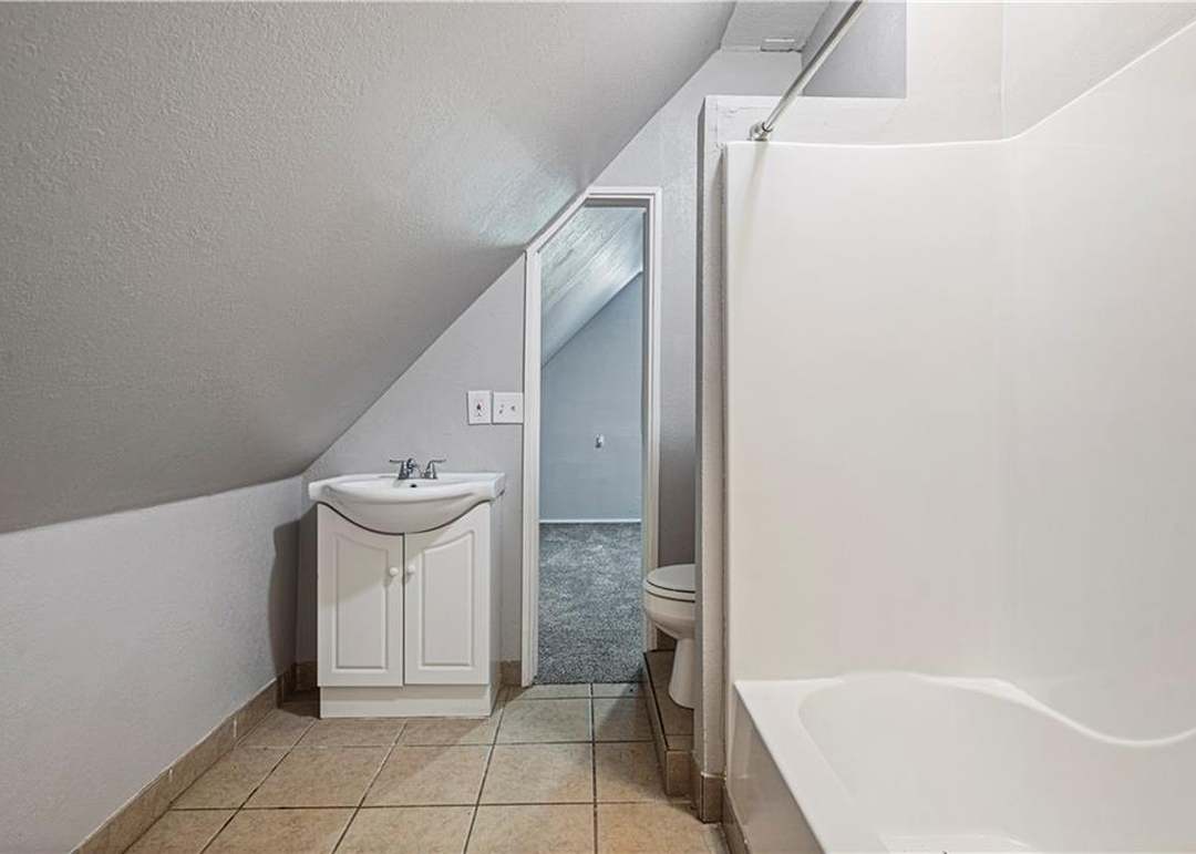 1403 Collins Street — photo 29
