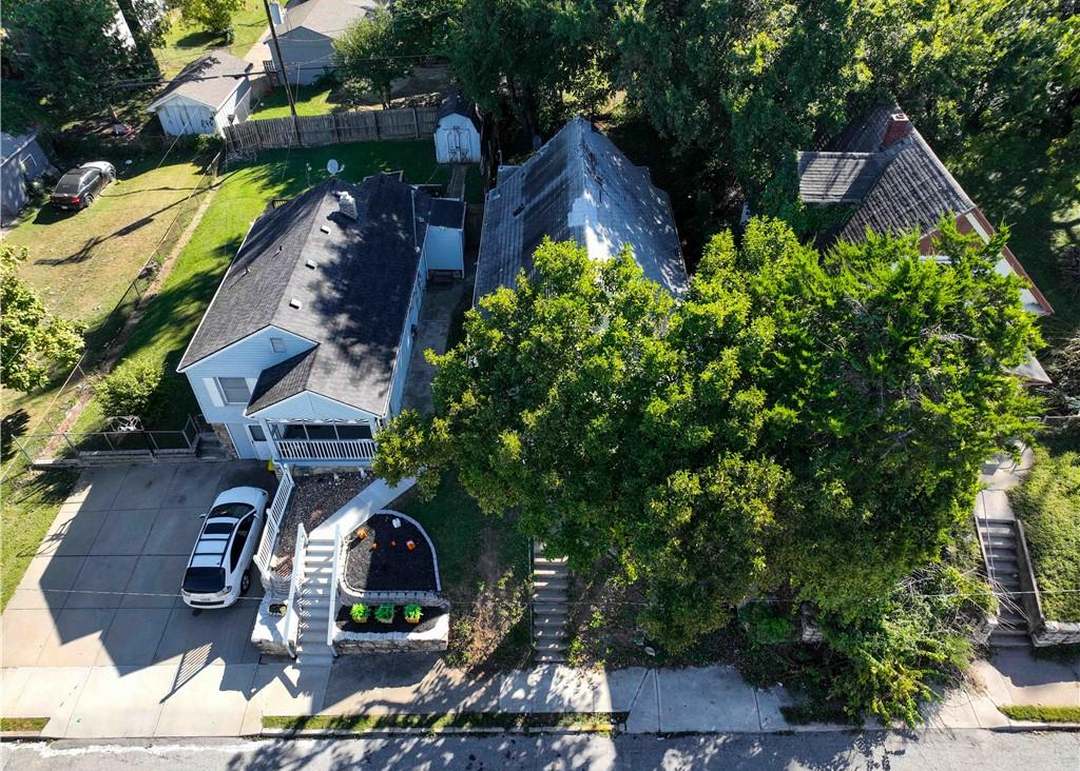 1403 Collins Street — photo 35