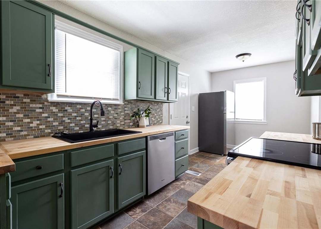 1425 E 77th Terrace — photo 4