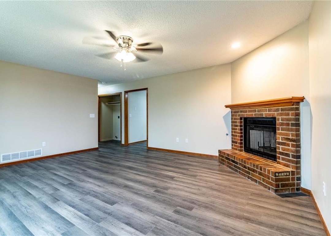 1003 Quincy Drive — photo 2
