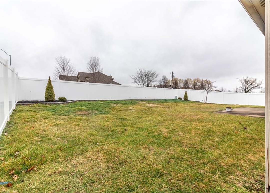 1003 Quincy Drive — photo 9