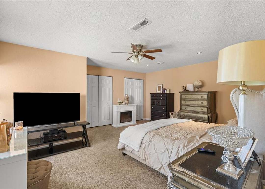11102 Winchester Avenue — photo 4