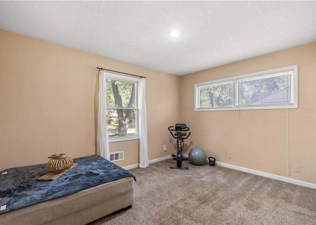 11102 Winchester Avenue — photo 10