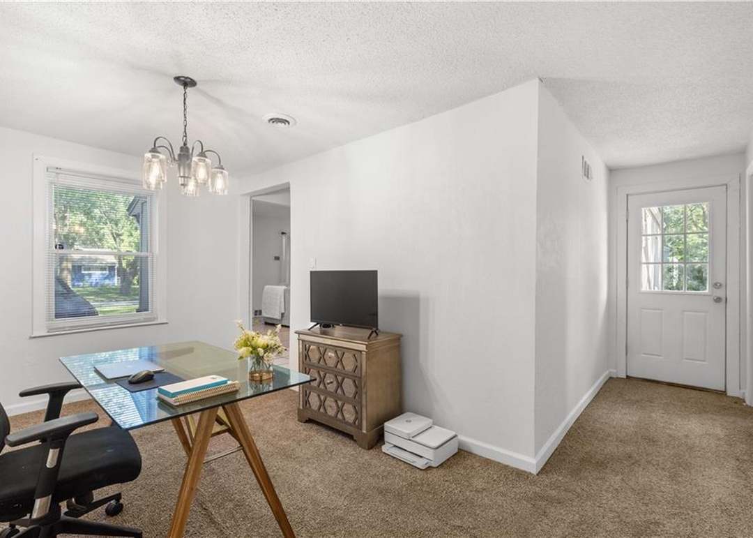 11102 Winchester Avenue — photo 15