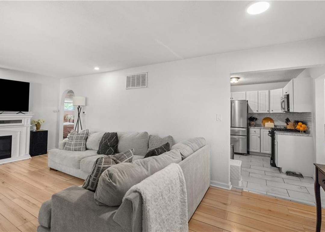 11102 Winchester Avenue — photo 18