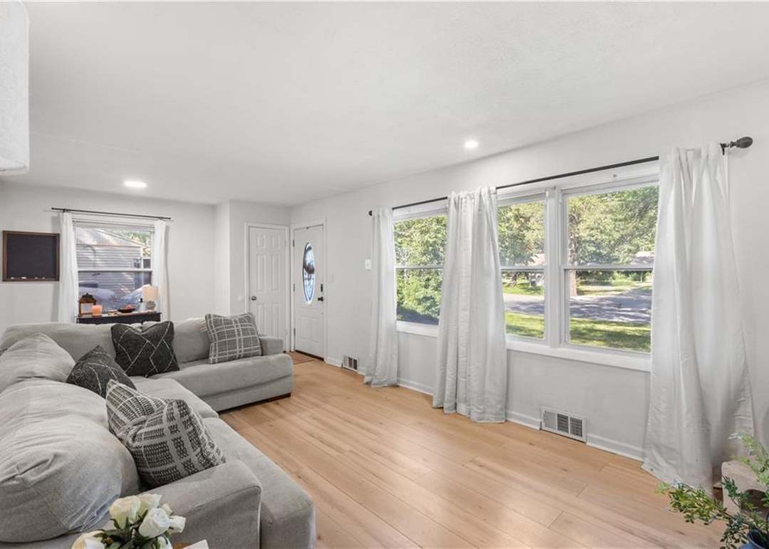 11102 Winchester Avenue — photo 19