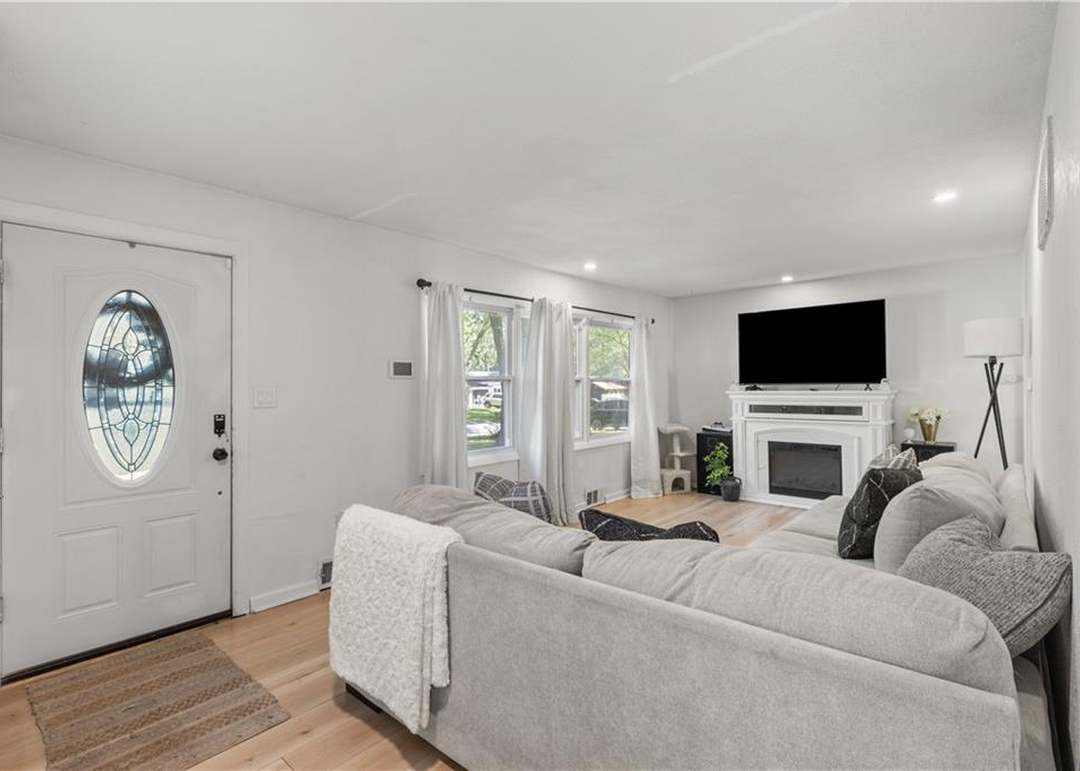 11102 Winchester Avenue — photo 20