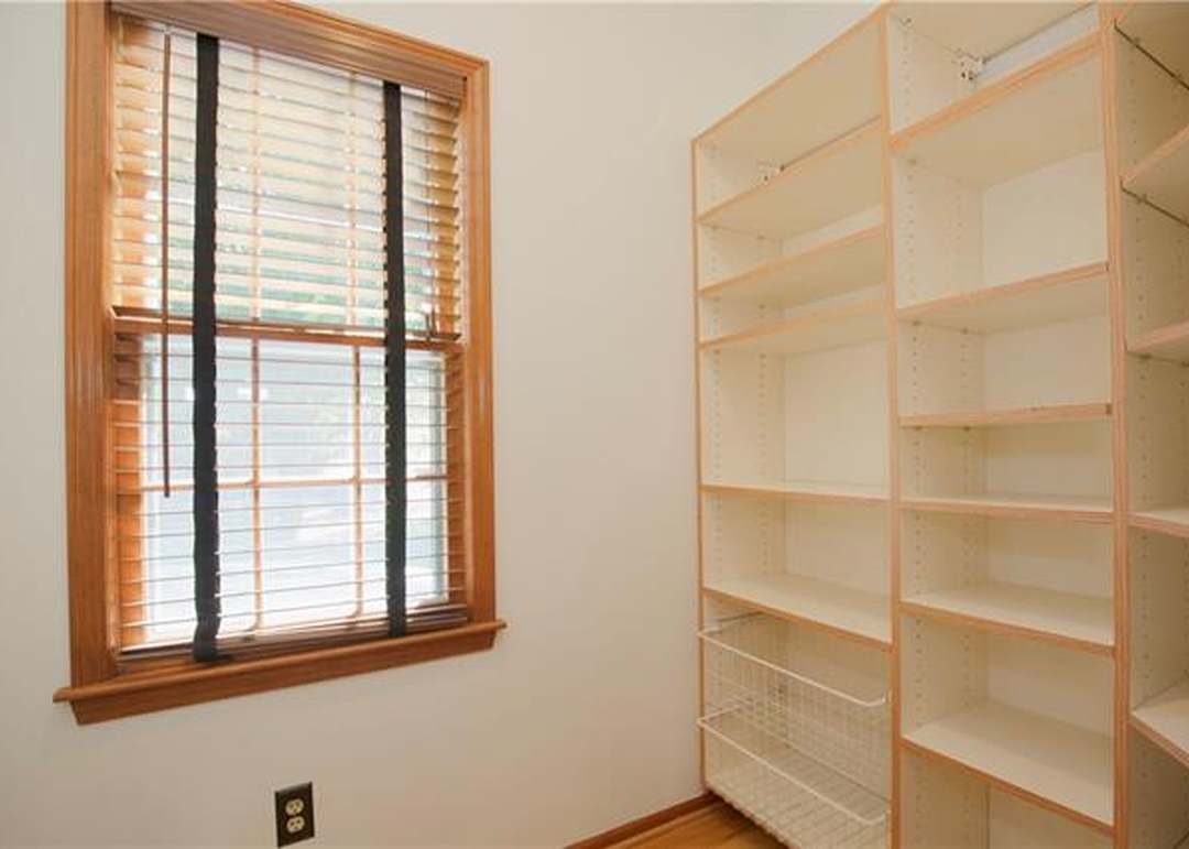 6013 Hallet Street — photo 2