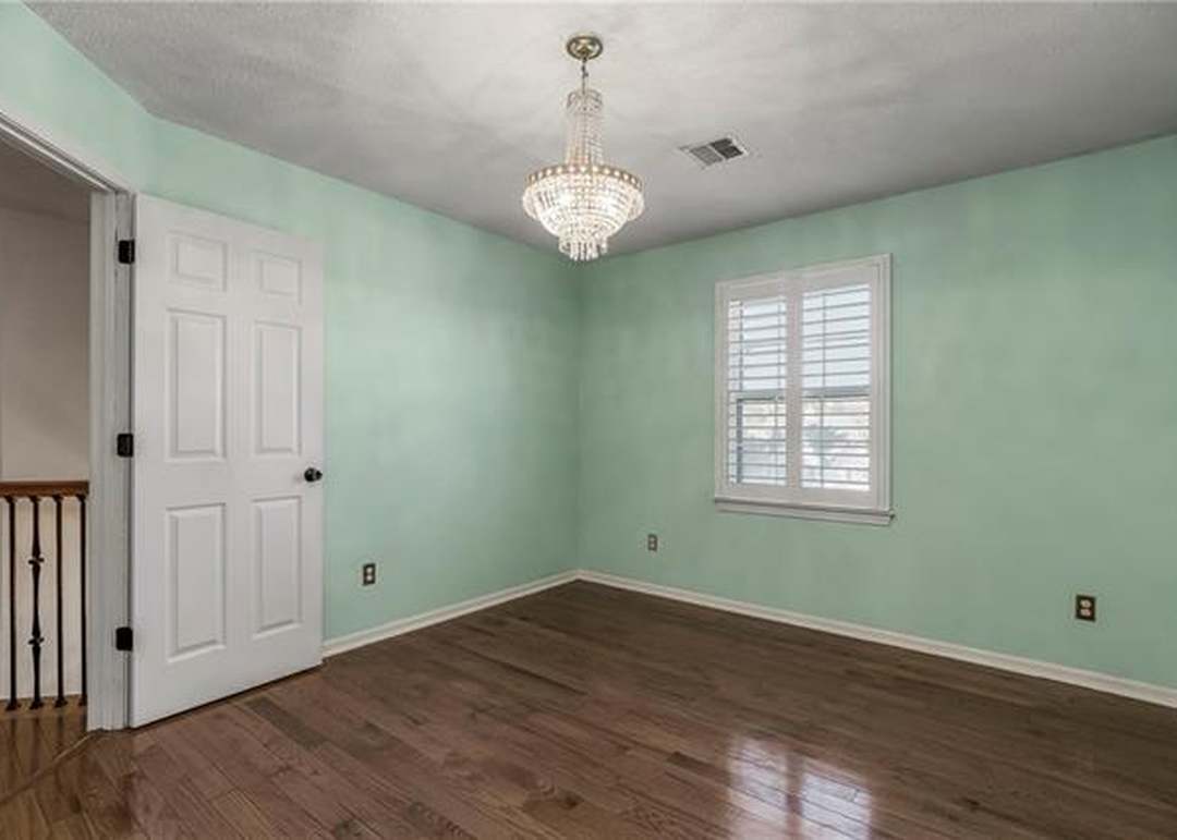 6013 Hallet Street — photo 3
