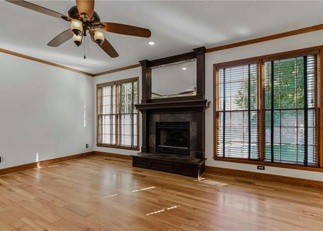 6013 Hallet Street — photo 4