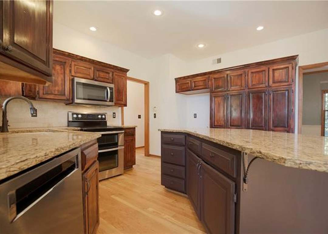 6013 Hallet Street — photo 13