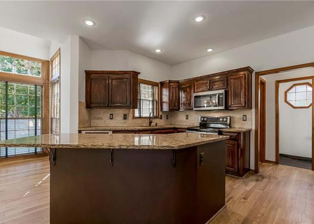 6013 Hallet Street — photo 14