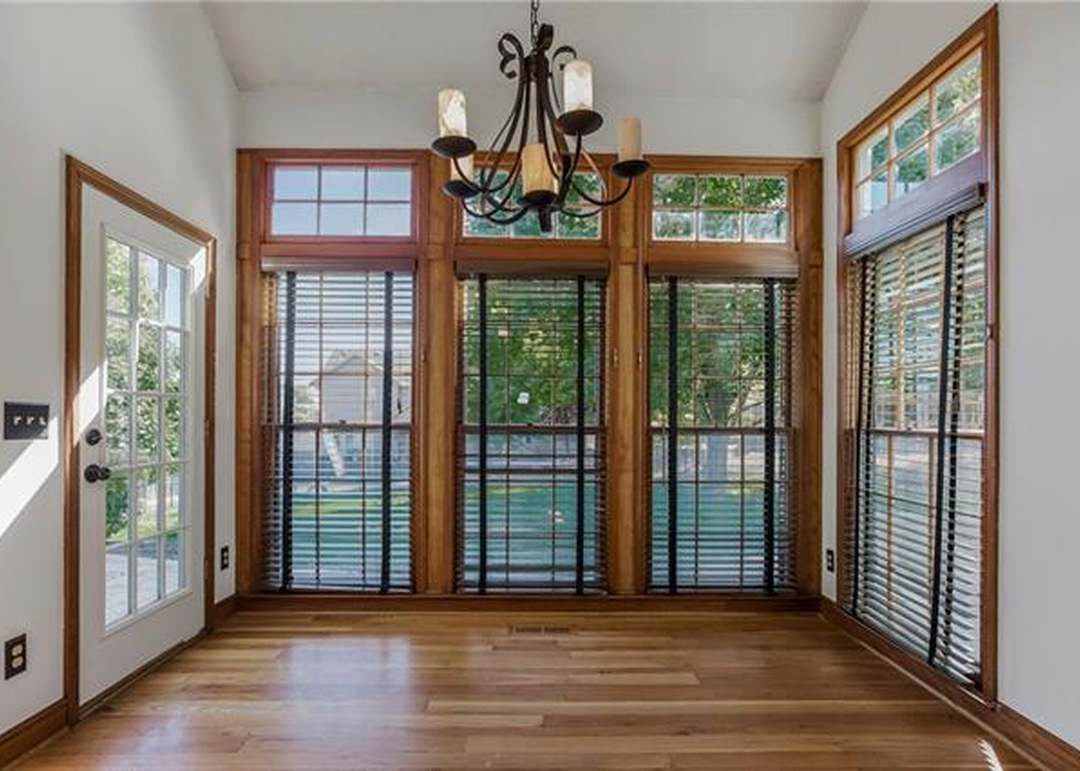 6013 Hallet Street — photo 16