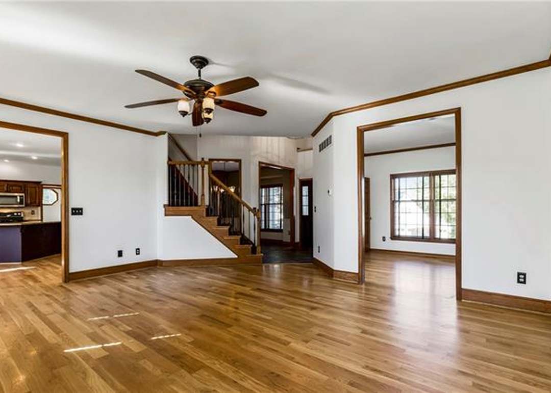6013 Hallet Street — photo 19