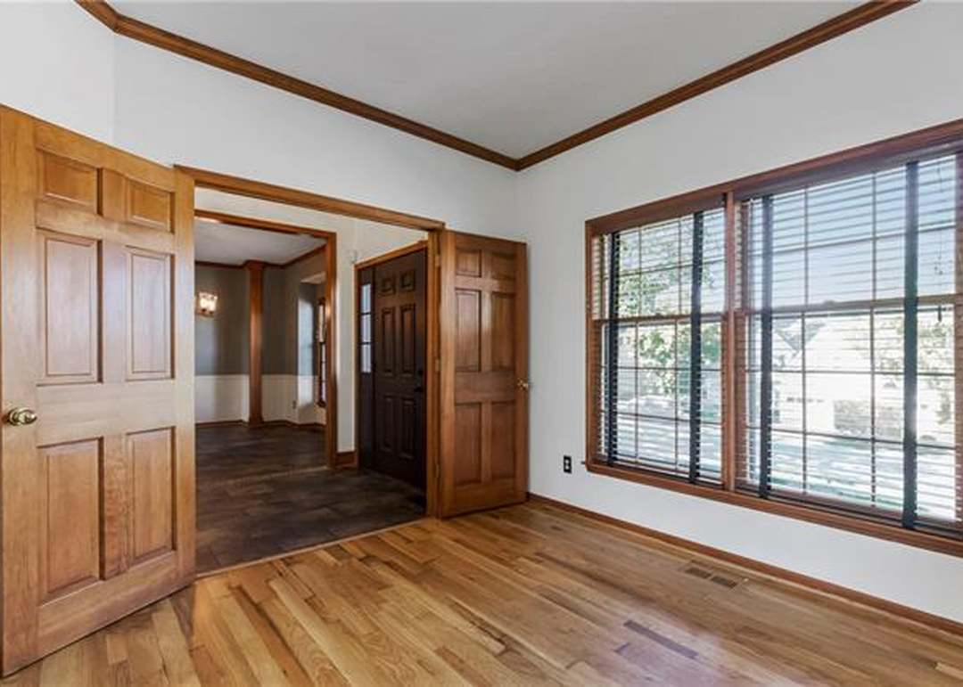 6013 Hallet Street — photo 20