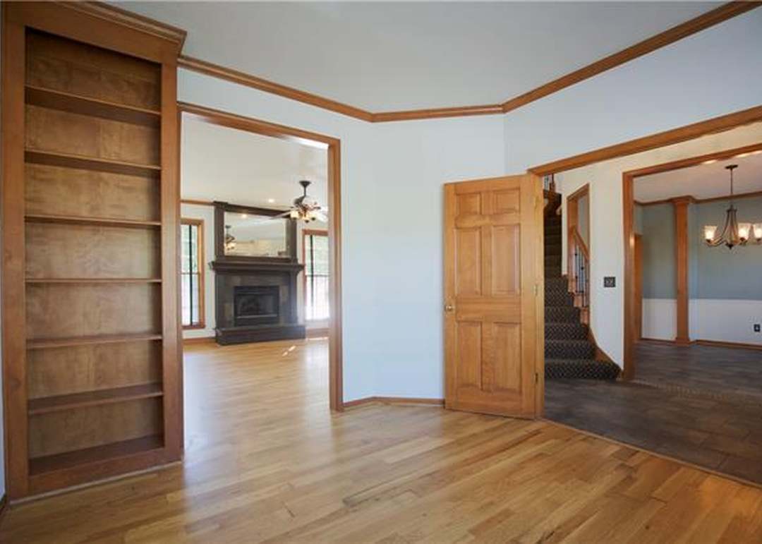 6013 Hallet Street — photo 21
