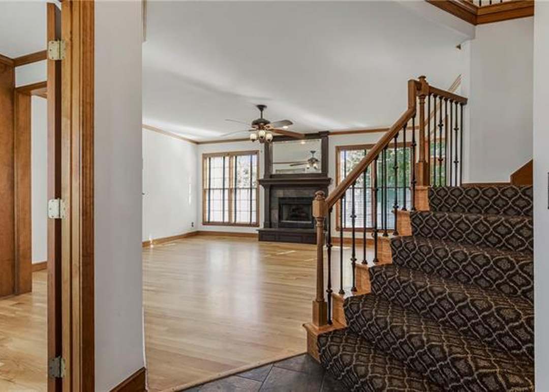 6013 Hallet Street — photo 22