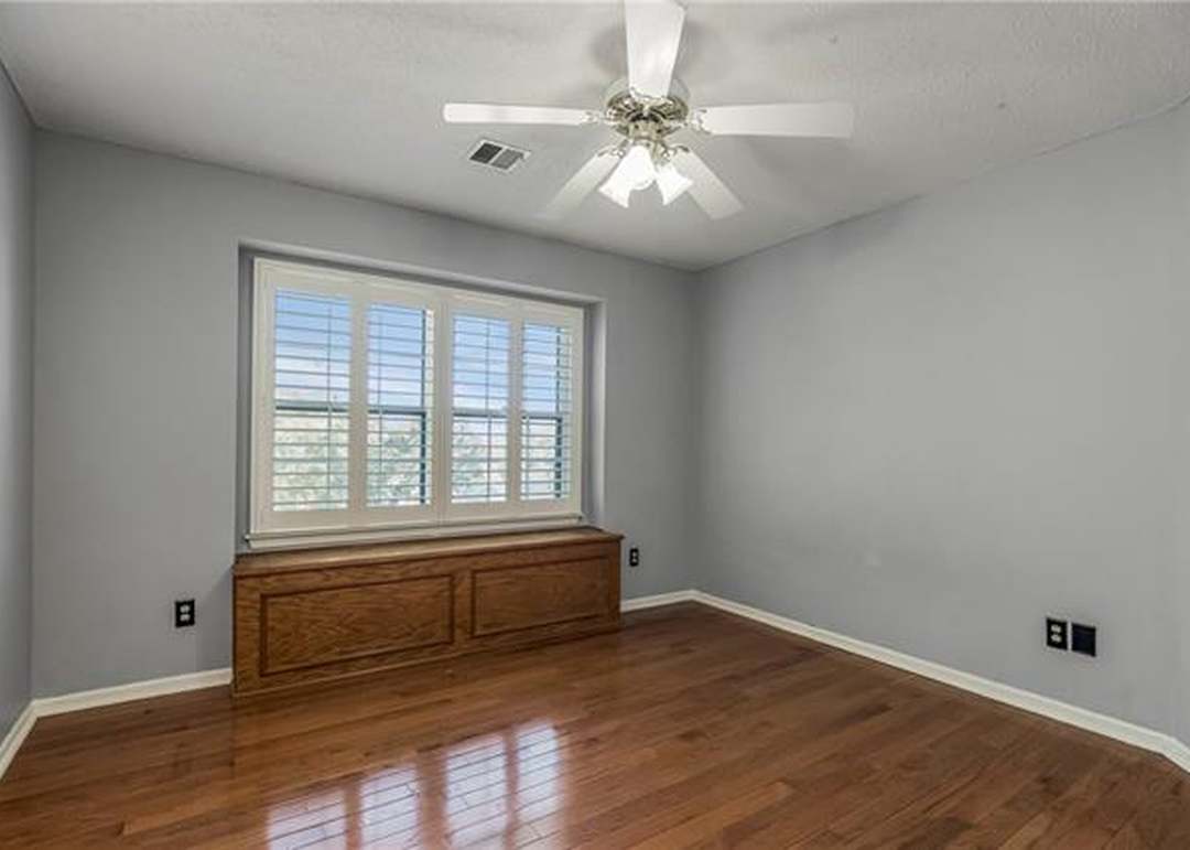 6013 Hallet Street — photo 28