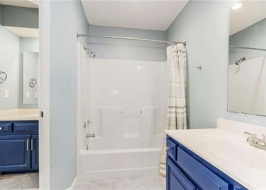 6013 Hallet Street — photo 29