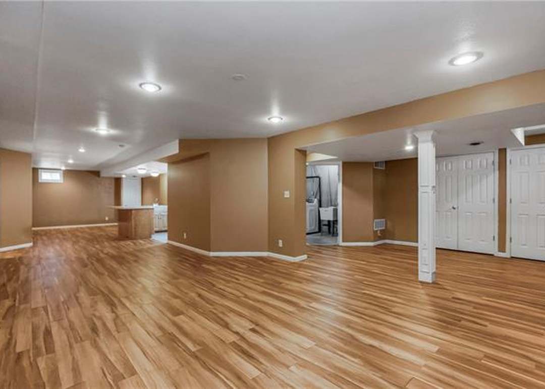 6013 Hallet Street — photo 31