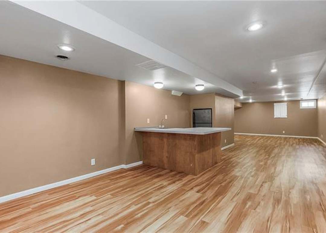6013 Hallet Street — photo 33