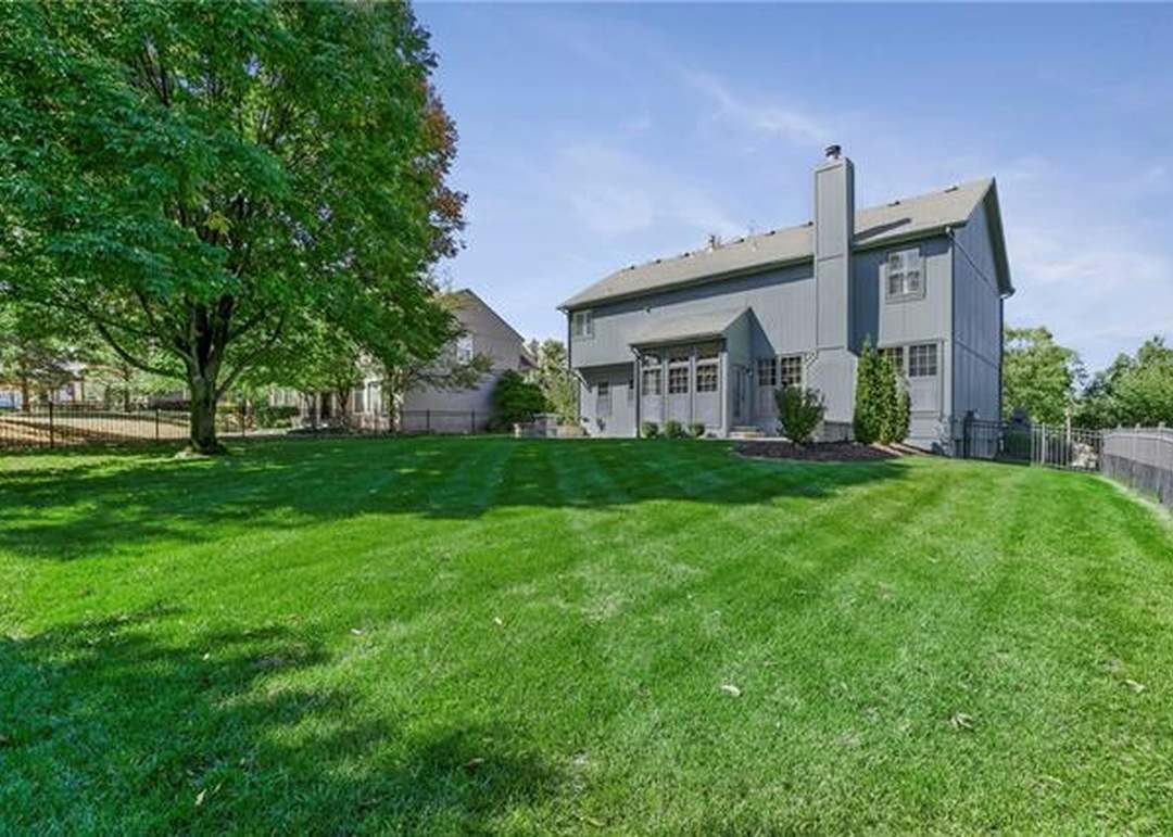 6013 Hallet Street — photo 37