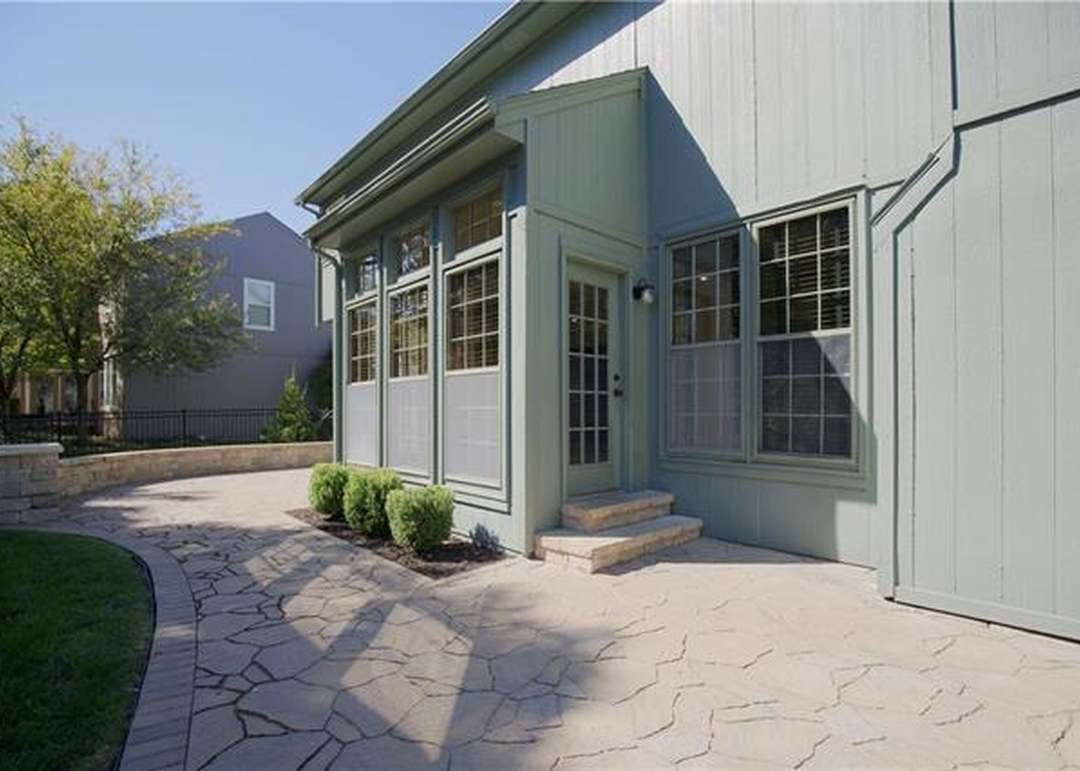 6013 Hallet Street — photo 39