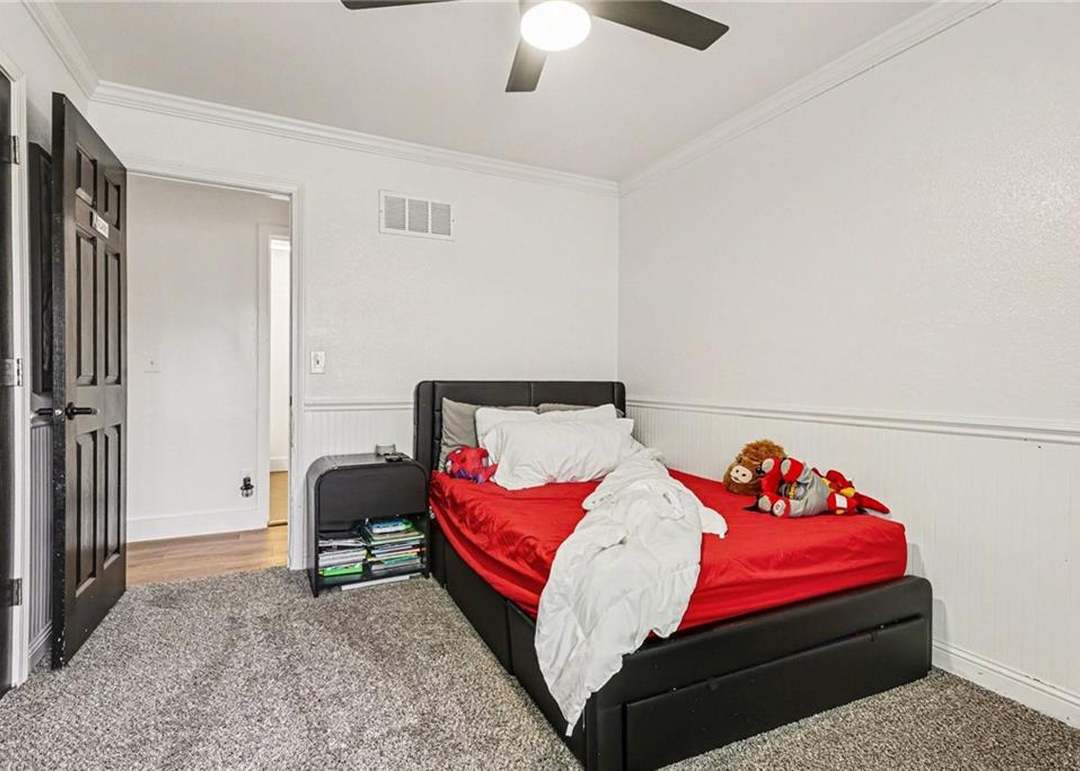 2413 W Post Oak Road — photo 4