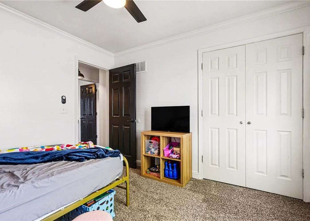 2413 W Post Oak Road — photo 7