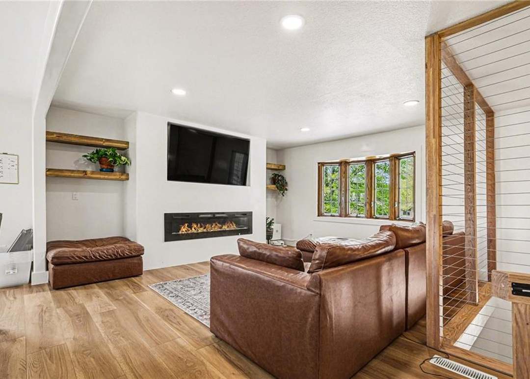 2413 W Post Oak Road — photo 10