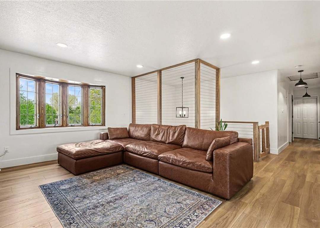2413 W Post Oak Road — photo 11